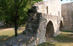 Остатки крепостной стены в городе Гайнберг, Австрия