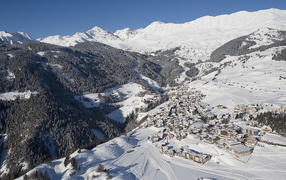 Зимний пейзаж на горнолыжном курорте Серфаус, Австрия