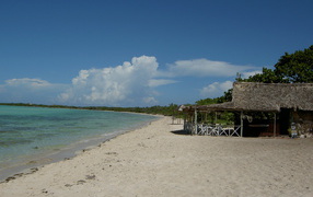 Хижина на пляже на курорте Кайо Коко, Куба