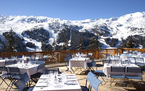 Кафе на горнолыжном курорте Мерибель, Франция