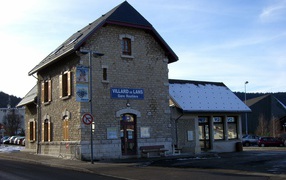 Старинное здание на курорте Виллар-де-Ланс, Франция