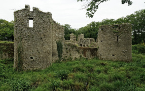 Руины замка в Бретань, Франция