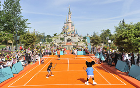 Теннисный корт в Диснейленде, Франция