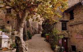 Старинная улочка на Лазурном берегу, Франция
