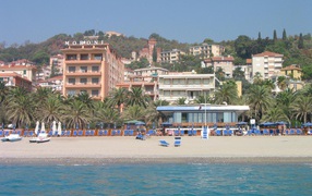 Отель на побережье на курорте Финале Лигуре, Италия