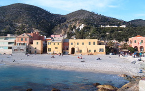 Дома на пляже на курорте Финале Лигуре, Италия
