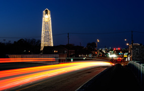 Водонапорная башня в канун Рождества в Раунд-Рок, штат Техас, США