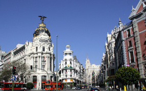 Здание Метрополис в Мадриде