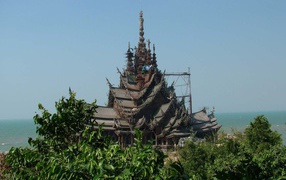 Temple near the coast in the resort of Chiang Rai, Thailand
