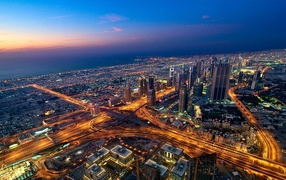 Вид на Дубаи из окна небоскреба