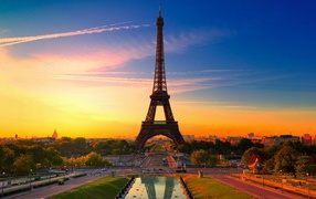 Eiffel tower in the early morning