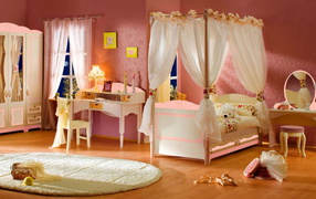 Кровать с балдахином в детской комнате