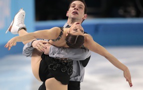 Marissa Castelli and Simon SHNAPIR American skaters won the bronze medals in Sochi