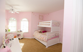 Розовые стены в детской комнате