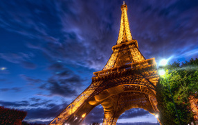 Shining Eiffel Tower at night