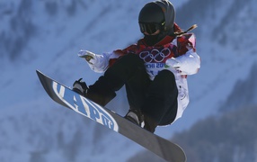 Сноуборд на фоне гор на Олимпиаде в Сочи