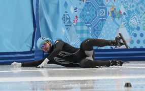 Обладатель серебряной медали в дисциплине шорт-трек Эдуардо Алварез на олимпиаде в Сочи