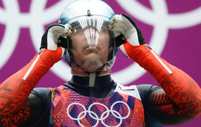 Обладатель двух серебряных медалей в дисциплине санный спорт Альберт Демченко на олимпиаде в Сочи