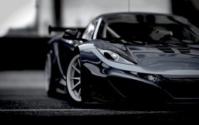 Стильный черный McLaren