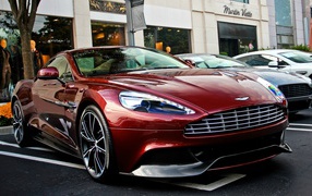 Красный Aston Martin Vanquish