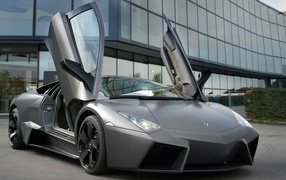Lamborghini Reventon с открытыми дверями