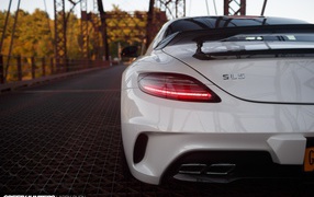 Rear view of the white Mercedes SLS