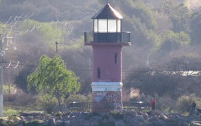 Старый маяк на берегу моря