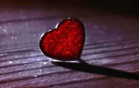 Кристальное красное сердце