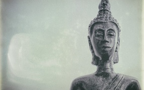 Голова Будды из камня