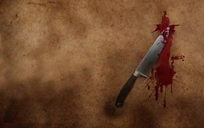Кухонный нож с кровью