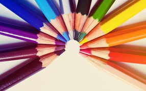 Палитра цветных карандашей
