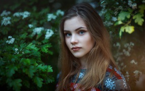 Portrait of the girl against the backdrop of greenery