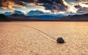 Lone stone travels through the desert