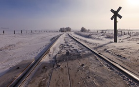 Железная дорога в поле зимой