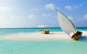 Sailboat on the sandy island