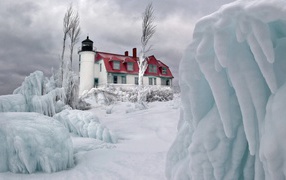 Lighthouse in the ice breakers