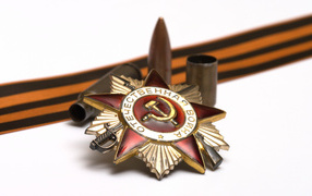 Орден и патроны на белом фоне, 9 мая День Победы 