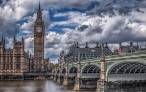 Big Ben on the background of the River Thames, London. United Kingdom