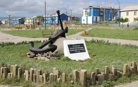 Памятник первооткрывателям Курильских островов, Южно - Курильск. Россия 