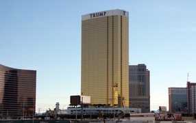 Высокое красивое здание  отеля ТРАМП, Лас Вегас. США