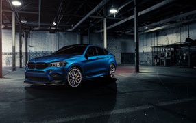 Внедорожник BMW X6 M цвет голубой металлик 