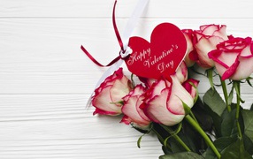 Букет роз и валентинка на День Святого Валентина