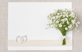 Букет белых цветов на белом листе, шаблон свадебного приглашения 