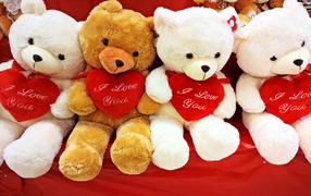 Plush toy bears with hearts