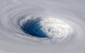 Тропический циклон тайфун в небе