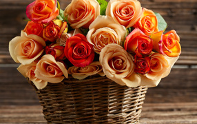 Букет красивых оранжевых роз в корзине