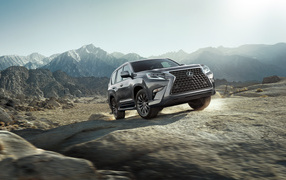 Lexus GX 460 SUV, 2020 in the mountains
