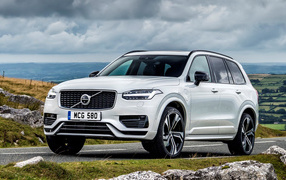 2019 white Volvo XC90 T8 Twin Engine R-Design on the road