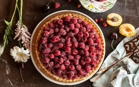 Shortcake with raspberries and sugar