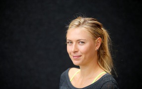 Smiling blonde tennis player Maria Sharapova on a gray background
